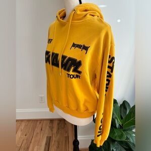 Justin Beiber women’s stadium tour cropped yellow hooded sweatshirt size large